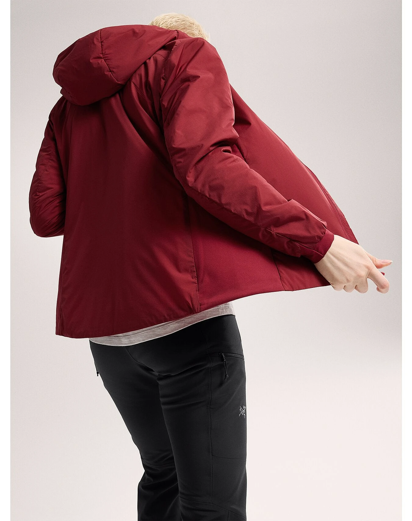 Arc'teryx Women's Atom Hoody Hooded Insulated Jacket (2023) 4 Arc'teryx Women's Atom Hoody Hooded Insulated Jacket (2023) - Image 2